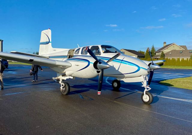 Beechcraft Twin Bonanza (N28EC)