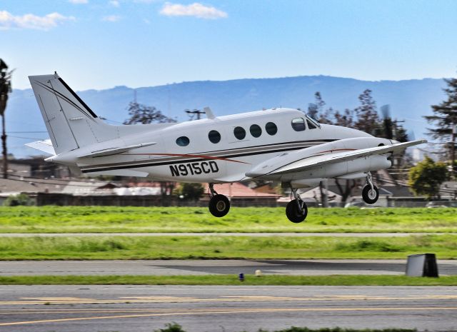 Beechcraft King Air 90 (N915CD)