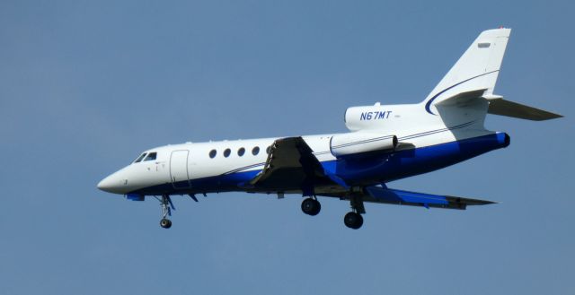 Dassault Falcon 50 (N67MT) - On short final is this 1996 Dassault Mystere-Falcon 50EX in the Spring of 2022.