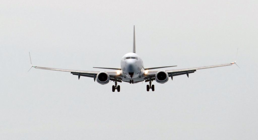 Boeing 737-700 —