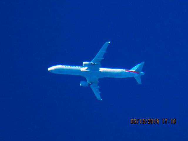 Airbus A321 (N169UW)