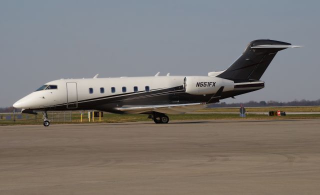 Bombardier Challenger 300 (N551FX)