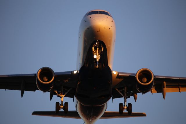 Embraer 175 —