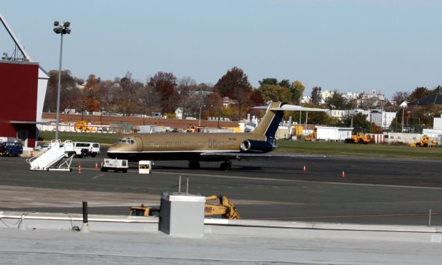 McDonnell Douglas MD-87 (VP-CNI)