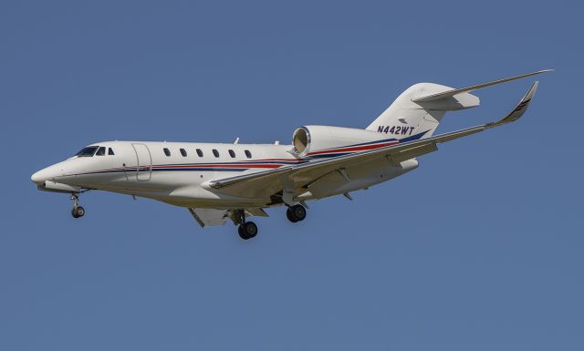 Cessna Citation X (N442WT) - Runway 20R arrival @KDPA.