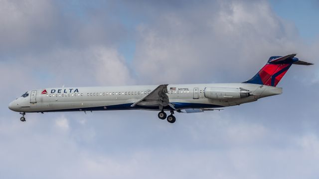 McDonnell Douglas MD-88 (N979DL) - Arriving from Atlanta as DAL2569