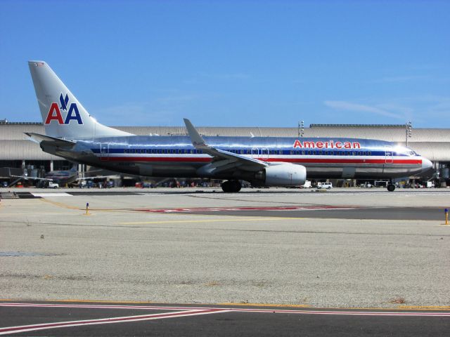 Boeing 737-800 (N848NN) - Line up and wait on RWY 20R