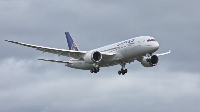 Boeing 787-8 (N26902) - BOE286 on final approach to runway 16R to complete its maiden flight on 11/4/12. (LN:50 c/n 24822).