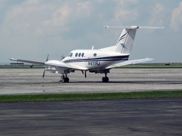 Beechcraft King Air 90 (N411RJ) - A very nice King Air 90 with a T-tail. Good performance!