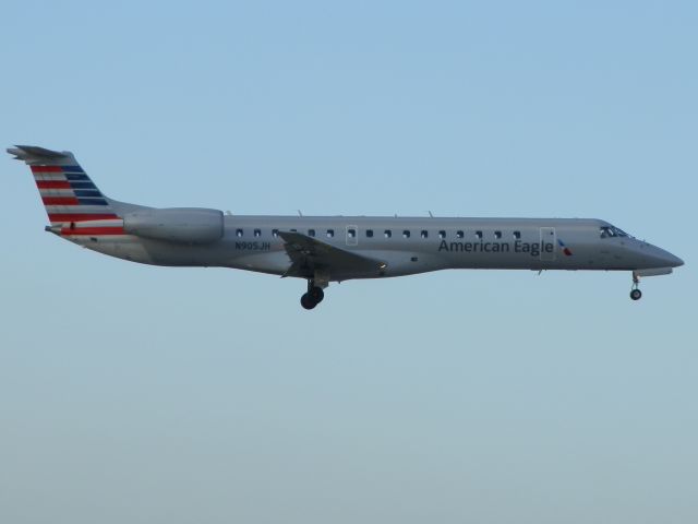 Embraer ERJ-145 (N905JH)