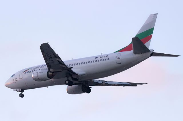 BOEING 737-300 (LZ-BOO)