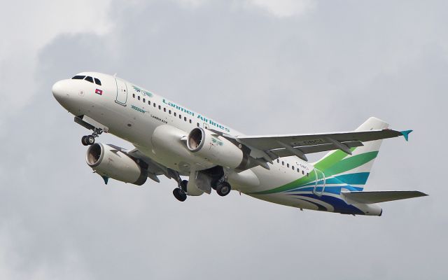 Airbus A319 (G-DBCI) - lanmei airlines a319-131 g-dbci dep shannon after paint by iac 26/4/18.