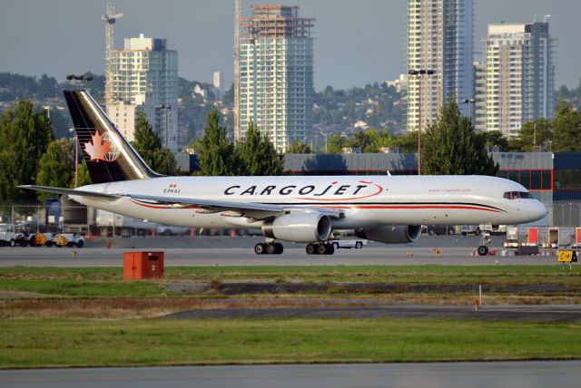 Boeing 757-200 (C-FKAJ)