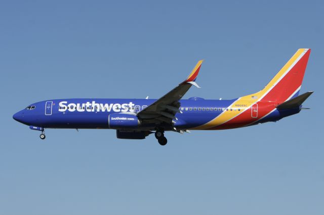 Boeing 737-800 (N8689C) - September 25, 2019 - on final at Baltimore 