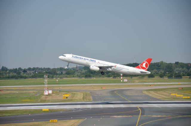 Airbus A321 (TC-JSI)