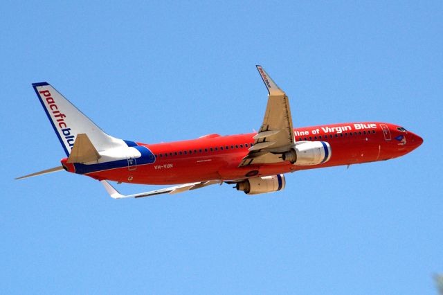 Boeing 737-800 (VH-VUN) - Getting airborne off runway 23. Thursday 20th December 2012.