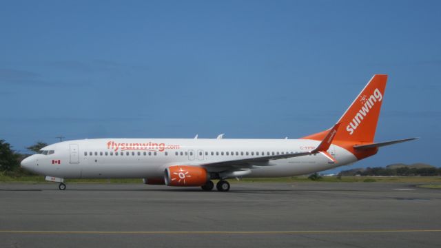 Boeing 737-800 (C-FPRP)