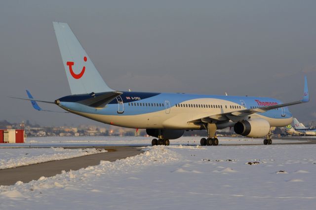 Boeing 757-200 (G-CPEU)