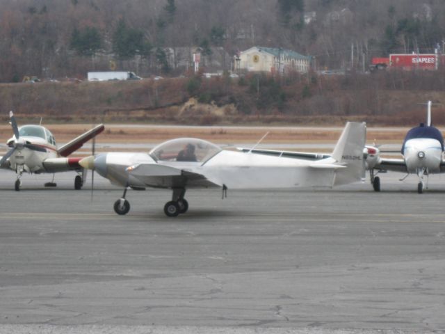 ZENAIR Super Zodiac (N852HL) - Taxiing back to the hangar after a few trips around the pattern. One of two Zodiacs based in Fitchburg. The other is N708HU.