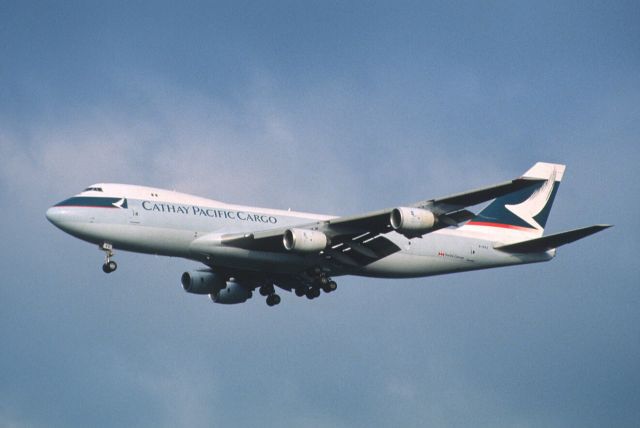 Boeing 747-200 (B-HVX) - Final Approach to Narita Intl Airport Rwy34L on 2001/05/29