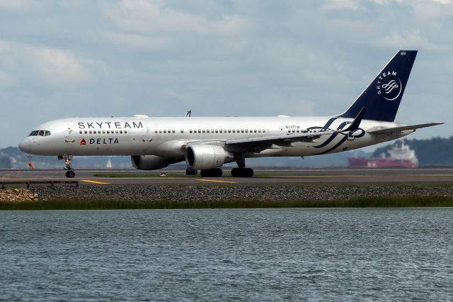 Boeing 757-200 (N717TW) - DL 2566 departing to San Francisco