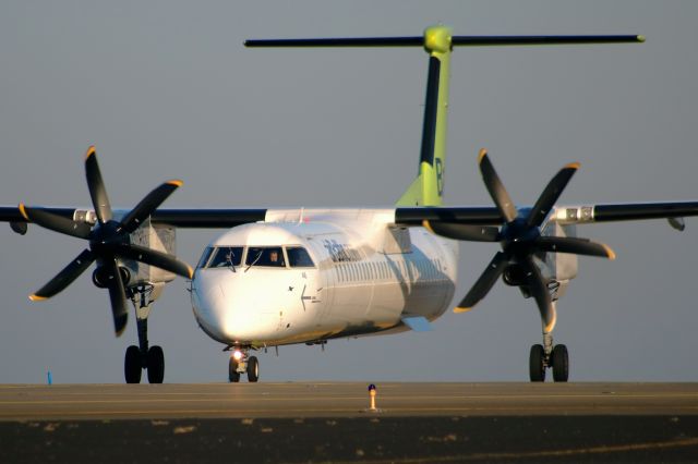 de Havilland Dash 8-400 (YL-BAE) - 17/11/2018 à 15h09, Piste 07L, destination Riga (RIX), vol BT608, atterrissage à 18h57 après 02h47 de vol.