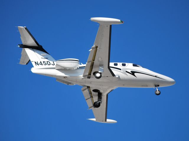 Eclipse 500 (N45DJ) - HessJet on final for runway 2 at KJQF - 12/11/14