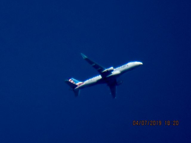 Embraer 175 (N264NN)