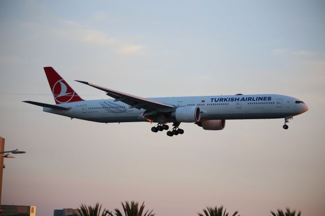 BOEING 777-300ER (TC-JJG)