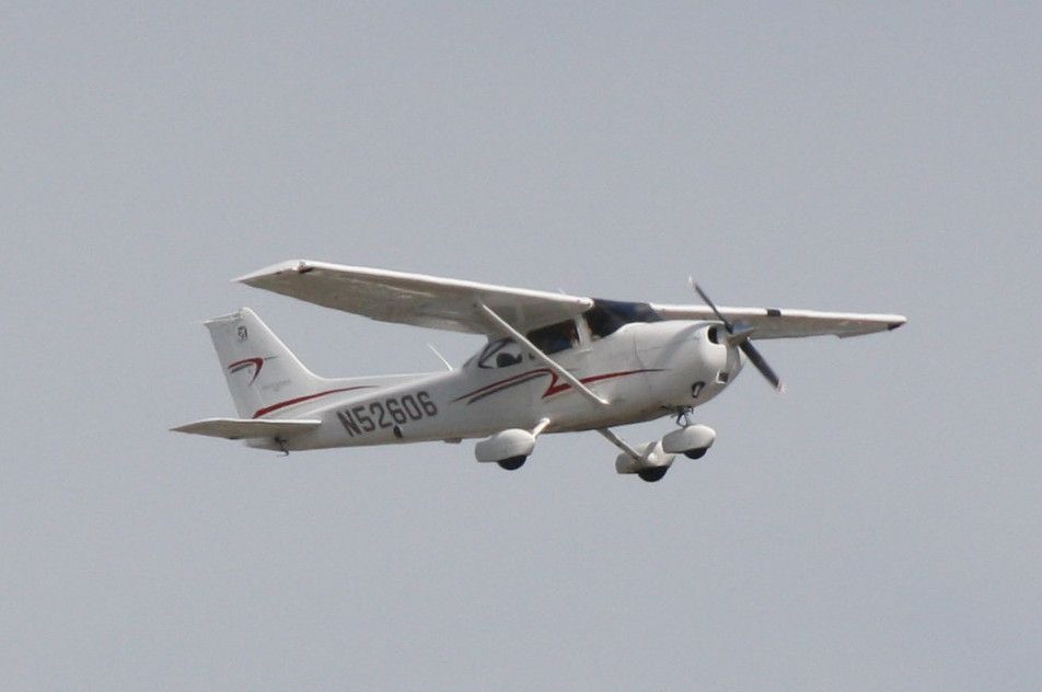 Cessna Skyhawk (N52606) - N52606 departs Runway 14 at Sarasota-Bradenton International Airport