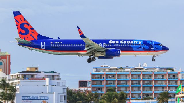 Boeing 737-800 (N804SY)