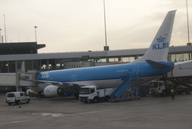 Boeing 737-800 (PH-BCE) - KLM B737-8K2 at gate