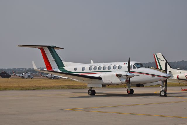 Beechcraft Super King Air 350 (FAM3917) - Beechcraft B300 King Air 350i MSN FL-928 of Fuerza Aerea Mexicana (FAM) at  Santa Lucia Air Base (04/2019).