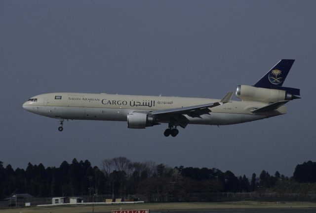 Boeing MD-11 (HZ-AND) - Short Final at Narita Intl Airport Rwy16R on 1999/04/01