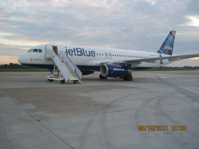 Airbus A320 (N633JB)