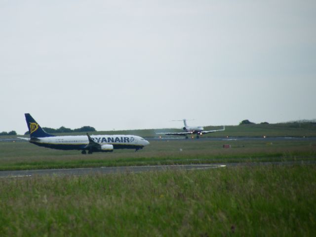 Gulfstream Aerospace Gulfstream V (HB-JKB) - HB JKB TOUCHING DOWN ON RUNWAY 06 22/06/14 WITH RYANAIR WAITING TO ENTER RUNWAY 22/06/14