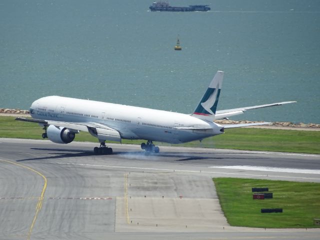 BOEING 777-300ER (B-KPC)