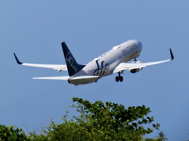 Boeing 737-800 (N3761R)