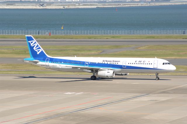 JA02A — - Taxi at Haneda Intl Airport on 2006/10/8