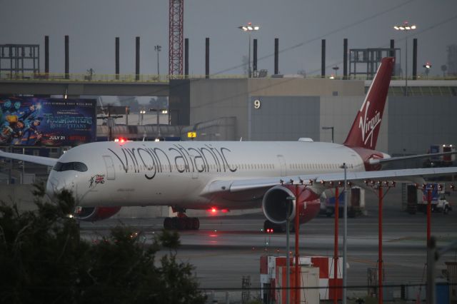 Airbus A350-1000 (G-VRNB)