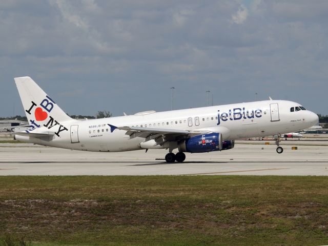 Airbus A320 (N586JB)