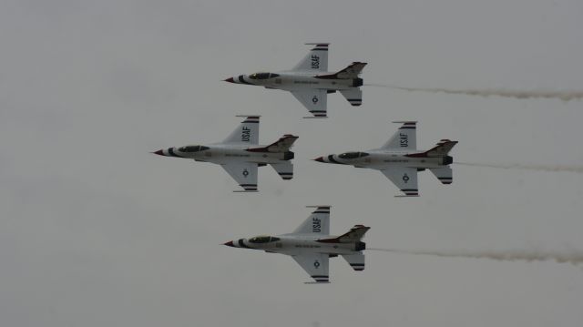 Lockheed F-16 Fighting Falcon — - Thunderbirds