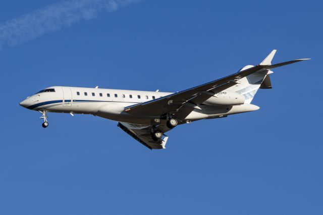 Bombardier Global Express (N595MP)