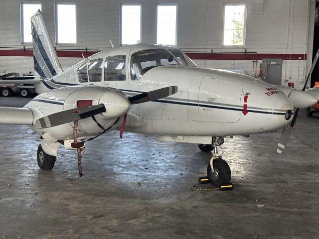 Piper Aztec (N680K)