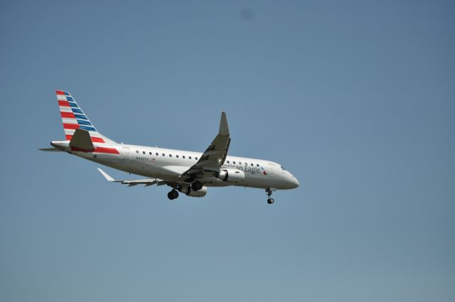 Embraer 170/175 (N440YX)