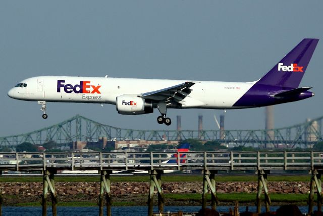 Boeing 757-200 (N926FD) - FedEx 1206 arriving from Memphis.