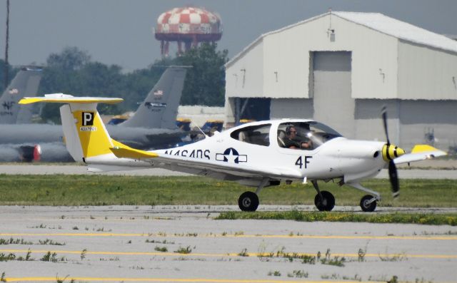 Diamond Star (N464DS) - Cool colored DA40 at IAG