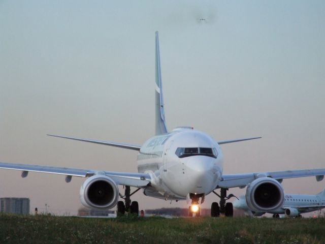 Boeing 737-700 (C-GWSP)