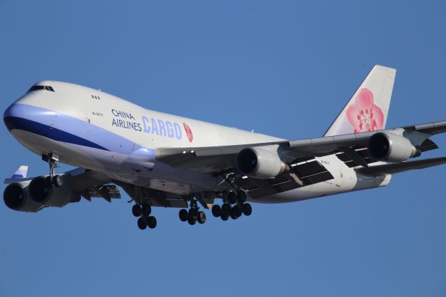 Boeing 747-400 (B-18717)