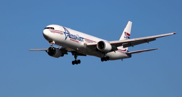 BOEING 767-300 (N373CM) - On final is this 1990 AmeriJet International Boeing 767-338 in the Autumn of 2020.